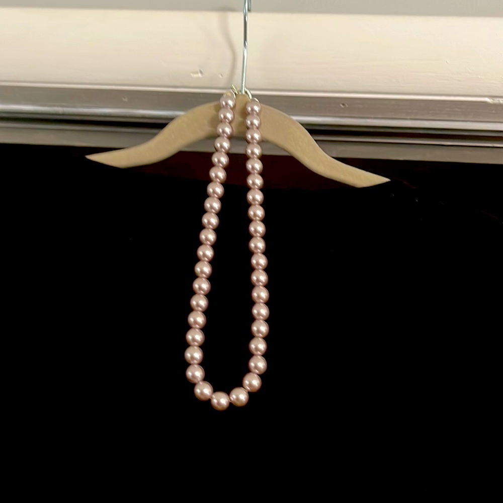 A women’s silver strand bead necklace